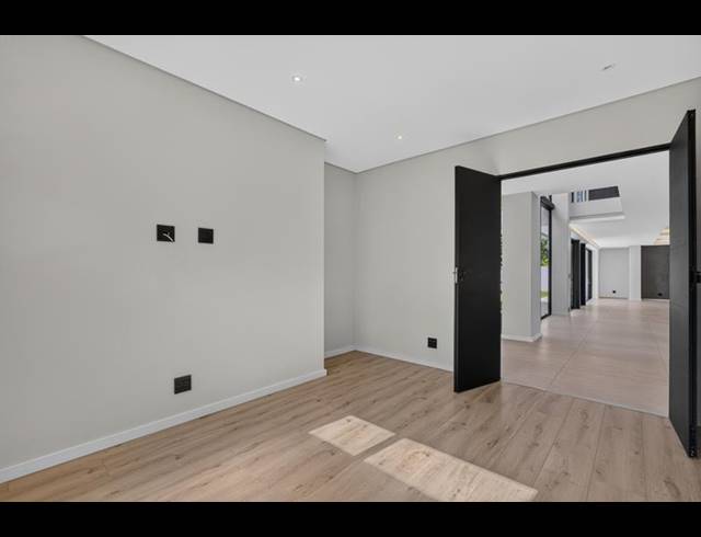 5 BEDROOM HOUSE FOR SALE IN BRYANSTON